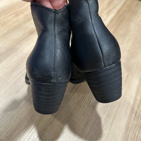 Born Michell black leather block heel booties good condition sz 7.5 - Picture 3 of 6